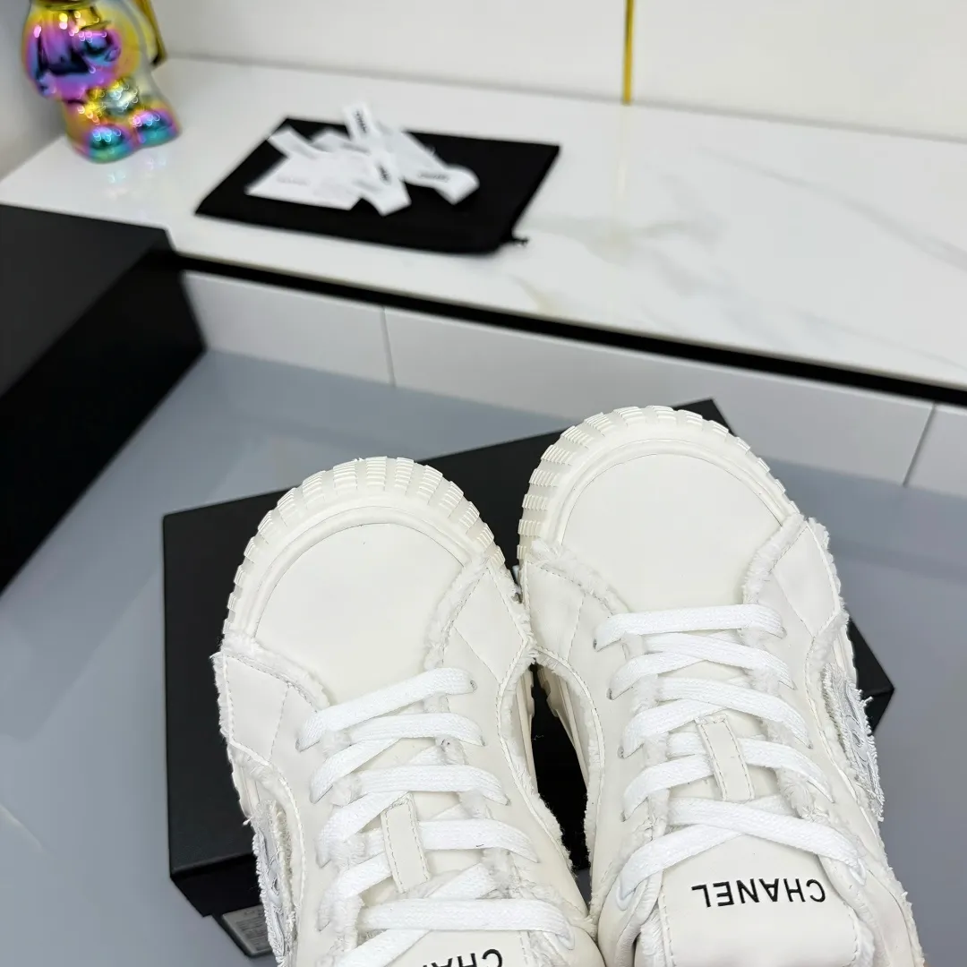 👟👟Ex-factory price 640👟👟 Chanel bread shoes ~ original calfskin panda shoes Chanel 25C latest hot style panda black and white sports shoes casual sneakers Xiaoxiang hot item classic black and white panda color coco girls must pay Fabric: original custom mixed sheepskin lining: original imported breathable mesh lining outsole: Original molded rubber + TPU combination Size: Women's 35-41 Buy now👉